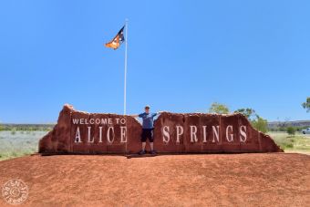 Alice Springs von Ortsschild